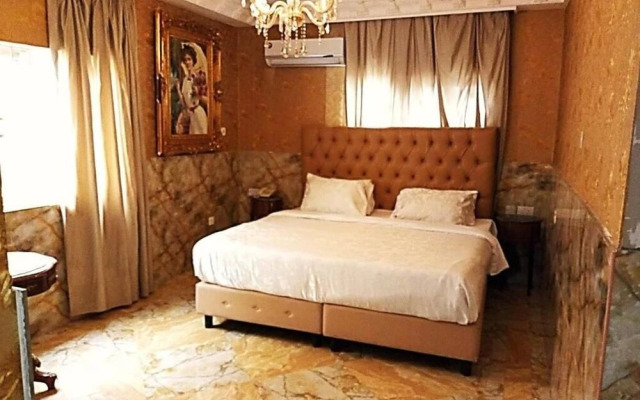Grand Emperor Hotel