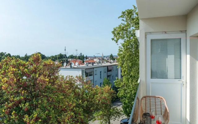 Premium Apartment With Patio