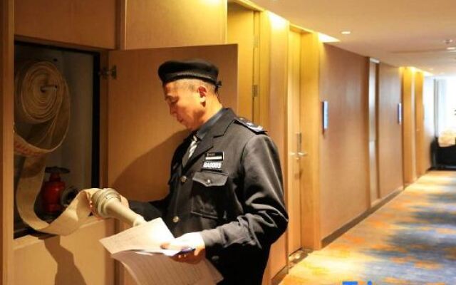 Yijin Meiyi Hotel (Yichang Binjiang Park CBD Shopping Center)