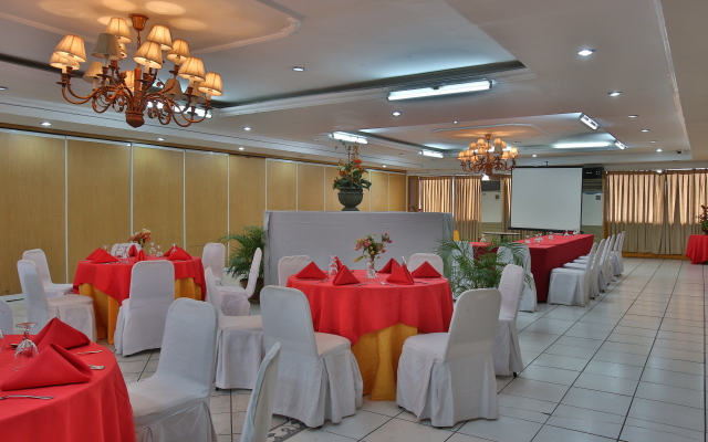 Crown Regency Residences Cebu Hotel