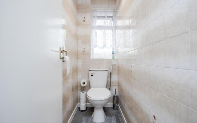 Tms Lovely 3 Bed House-tilbury-free Parking