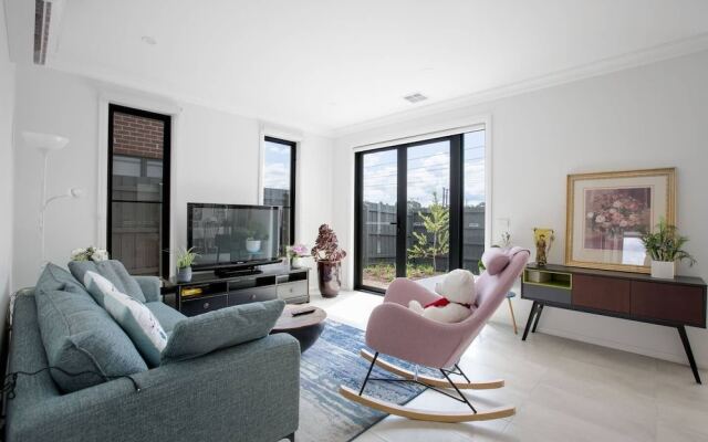 Captivating Large 4br@narre Warren