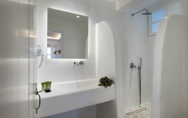 Zefi Hotel & Suites