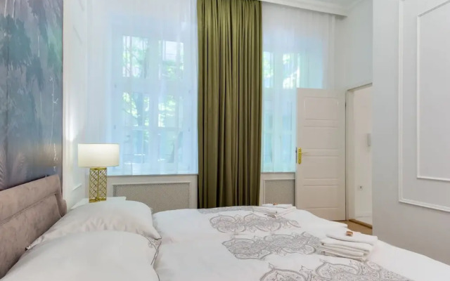 Chestnut & Eliza Suites - Superior Homes