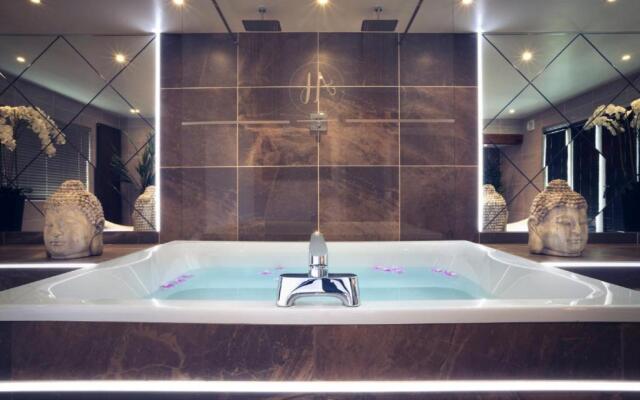 Aphrodites Group