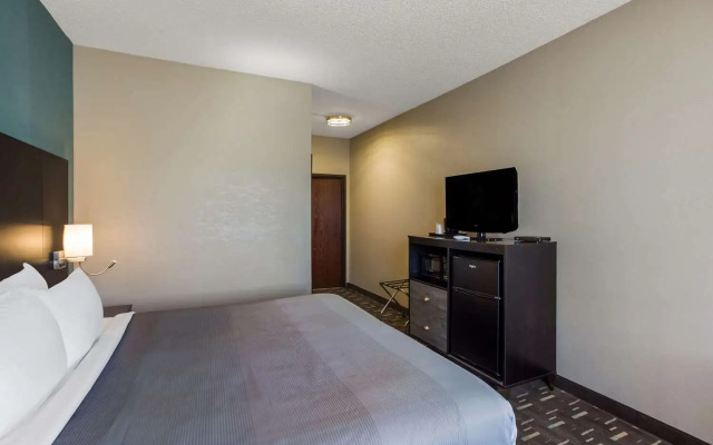 Quality Inn Galesburg near US Highway 34 and I-74