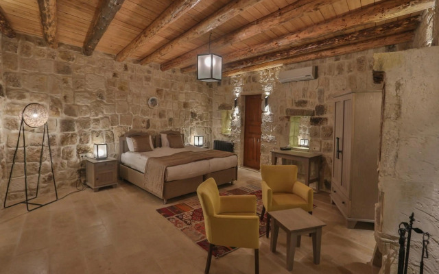 Acropolis Cave Suite