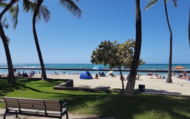 Renovated one bedroom 2 min to the beach