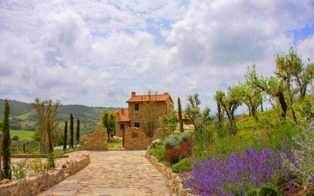 Wonderful Private Villa With Pool in Riparbella