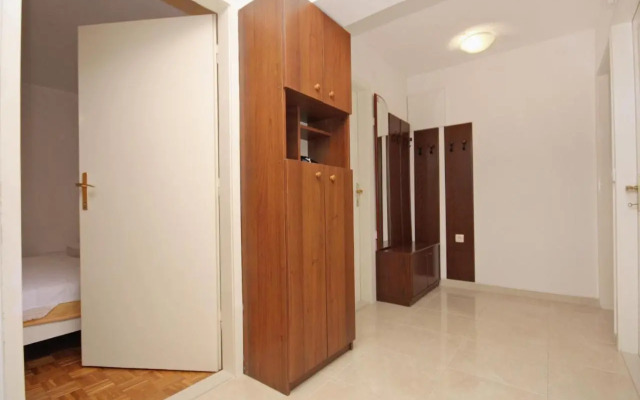 Apartments with a parking space Omis - 5988