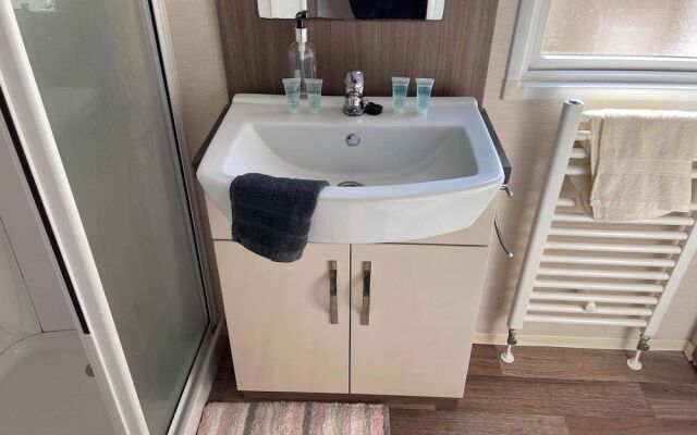 Pets Stay Free 8 Berth lux van Heacham Beach