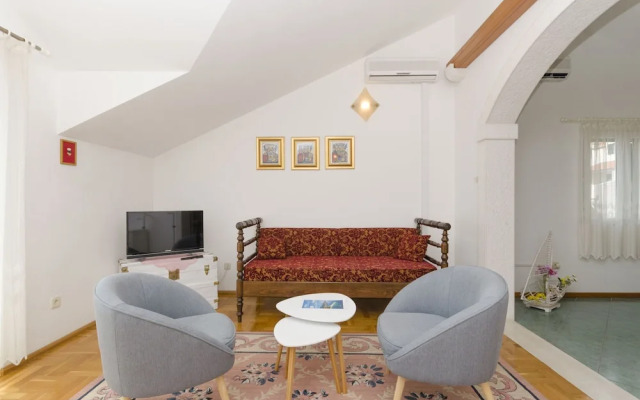 Apartment and Rooms Mate