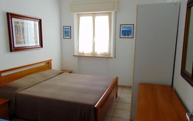 M263 - Marcelli, trilocale con portico fronte mare