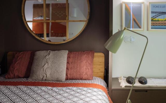 HOMEinTOWN Camoes - Downtown Elegant Studio AC & WIFI