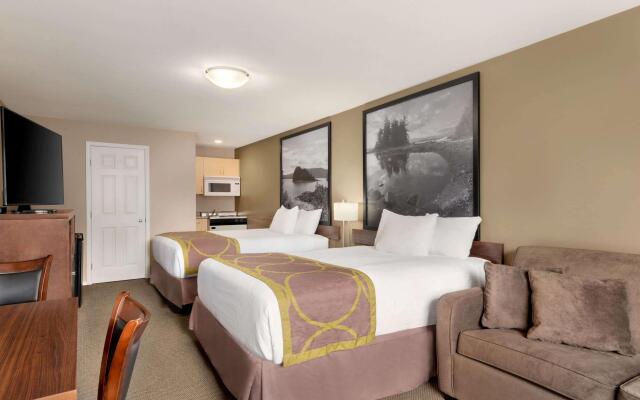 Super 8 by Wyndham Courtenay