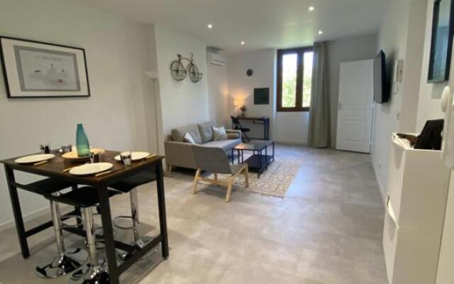 T3 2 chambres-centre-ville Place d'Armes Clim-Wifi