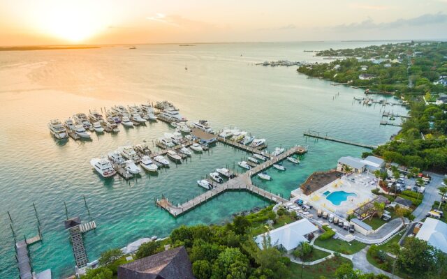 Romora Bay Resort & Marina