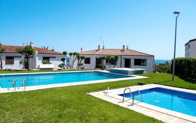 Villa Jo - stunning front line beach house.