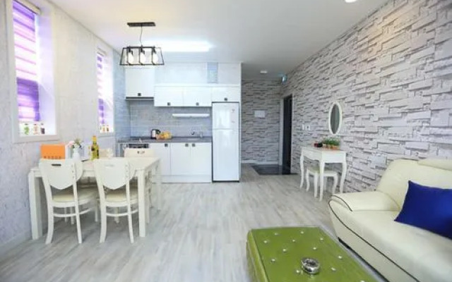 Buan Mohang Crystal Pension