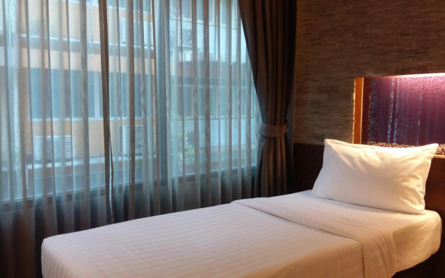 Collection O The Bangkok Airport Link Suite