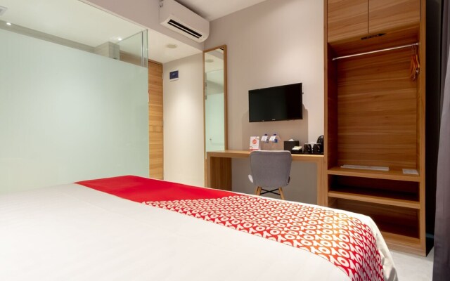 Travel Hub Hotel by OYO Rooms