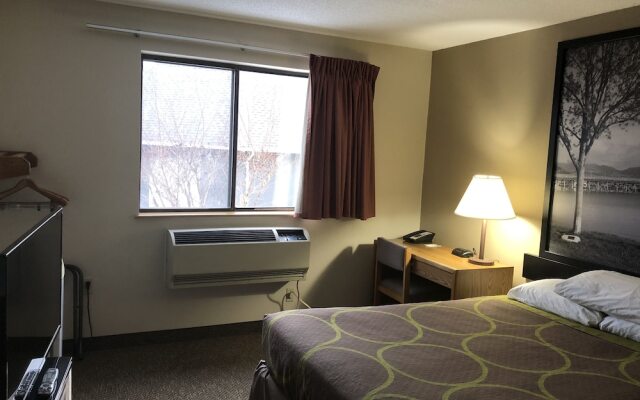 Super 8 Salmon Arm