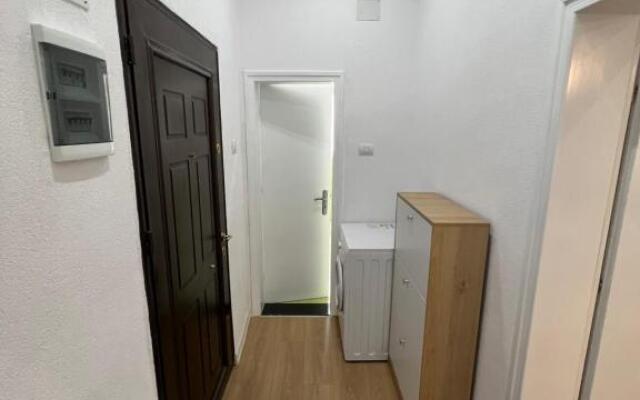 Leti Apartaments 21 Dhjetori Sc