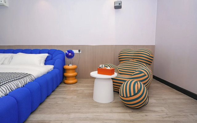 Wind Sleeping Color Hotel