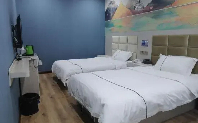 Kelly Hotel (Zhengzhou East High-speed Railway Station)