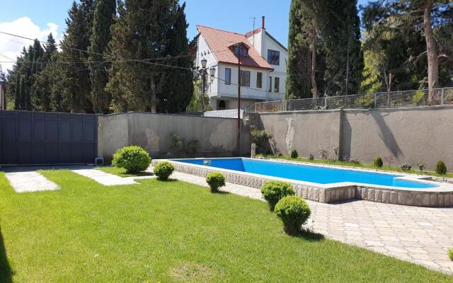 Cosy House with Private Pool and Barbecue Place