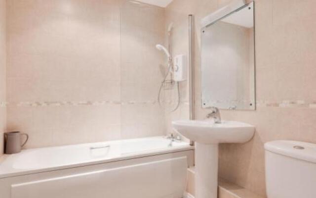 Holiday Home Edmonton.1