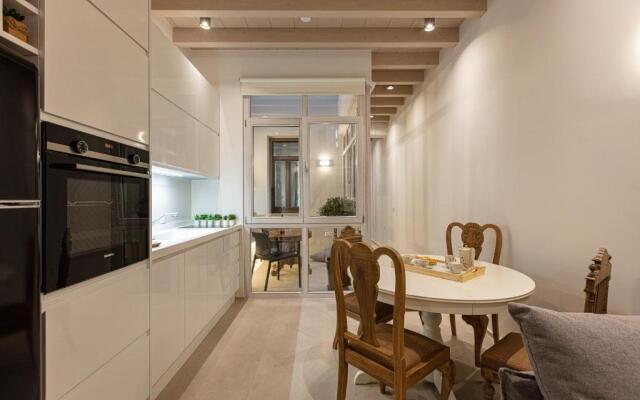 V77 Seafront Suites
