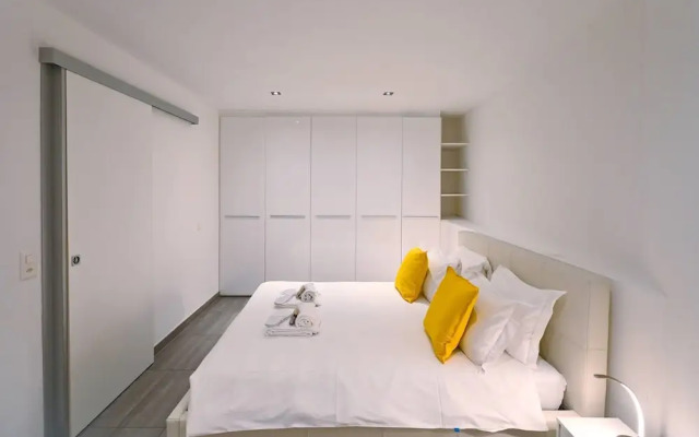 Sunny Suite With Lake View