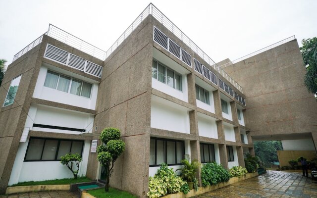 Mookkannoor Tourist Home by OYO Rooms