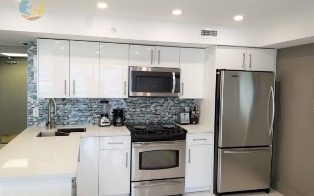 Alexander 1003 4 Bedroom Apts by RedAwning