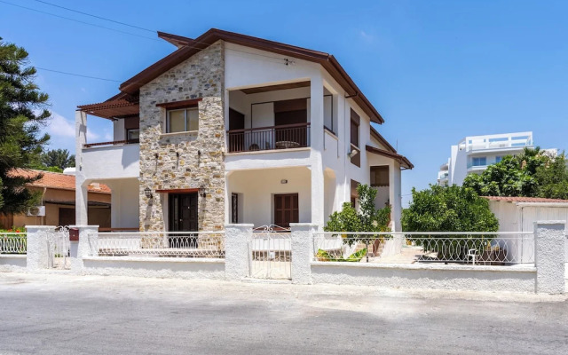 Aura 2-Bedroom Apartment in Larnaca