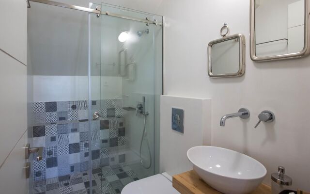 Amymone Suites