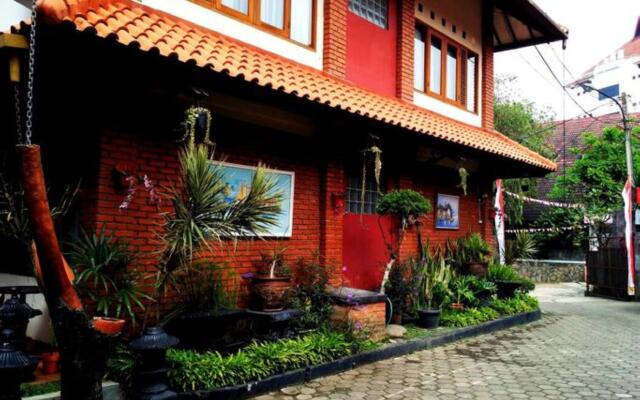 Wisma Puri Larasati Hotel