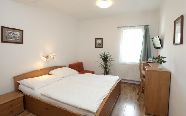 EA Hostel Hrubá Skála