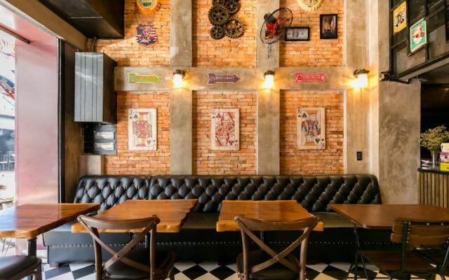 Oyo 438 Small Bay Hotel