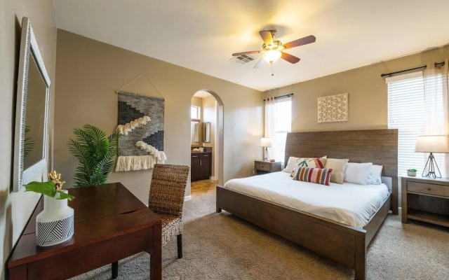 Pueblo Viejo by AvantStay | 5min Drive to Old Town - Sleeps 14