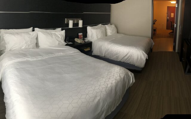Holiday Inn Express & Suites Maryville by IHG