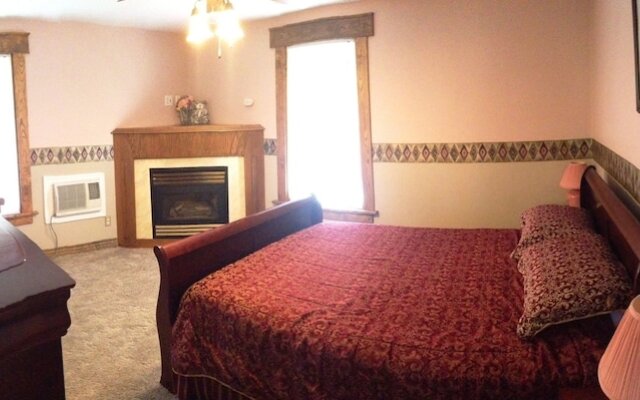 Niagara Falls Cottage Rental - Pine Tree House