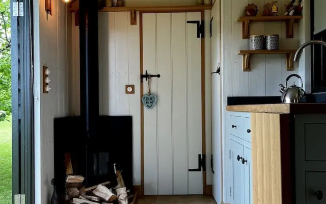 The Crooked Gate - Luxury Romantic Getaway