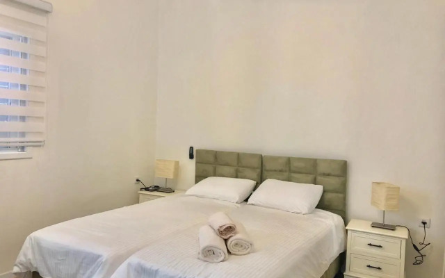 Studio Apartment in Bat-Yam