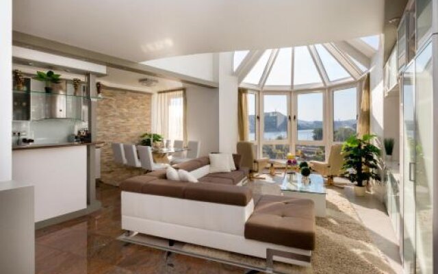 Panorama Dream Home w 3BDR, A/C, Garage & Jacuzzi
