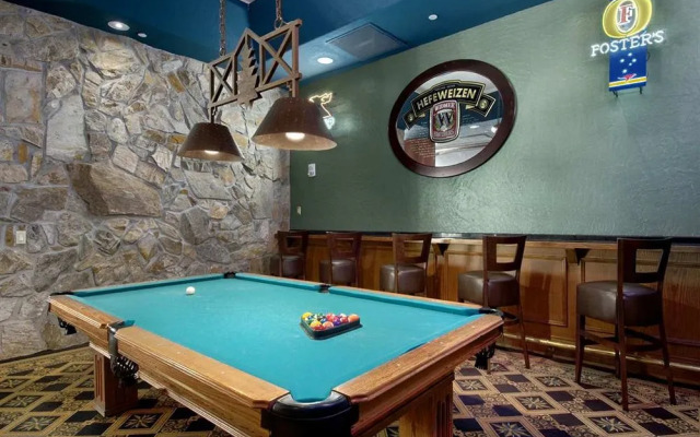 Hilton Phoenix Suites