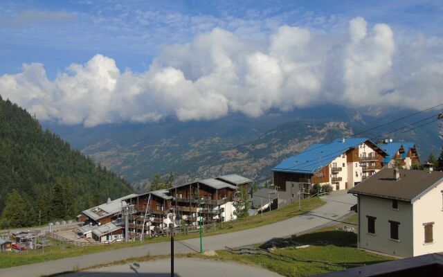 Lou Services Apartment G12 LSI 001