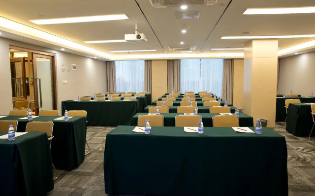 Lavande Hotels·Shenzhen North Railway Station Longhua Yicheng Center