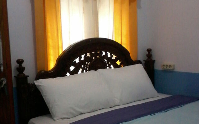 Larantuka Beach Apartments.